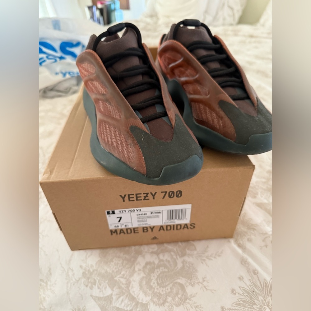 Yeezy 700 Boost size 7 men’s